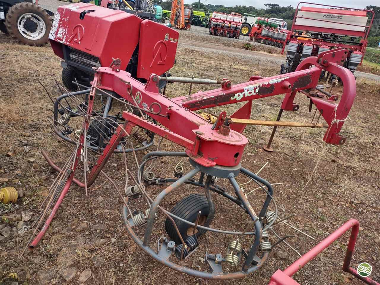 IMPLEMENTOS AGRICOLAS ENLEIRADOR ENLEIRADOR E ESPALHADOR Talamini Máquinas e Implementos Agrícolas CAMPOS NOVOS SANTA CATARINA SC